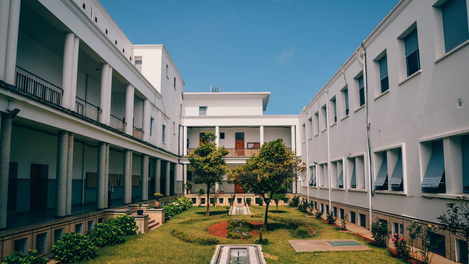 The Eleanor The Courtyard