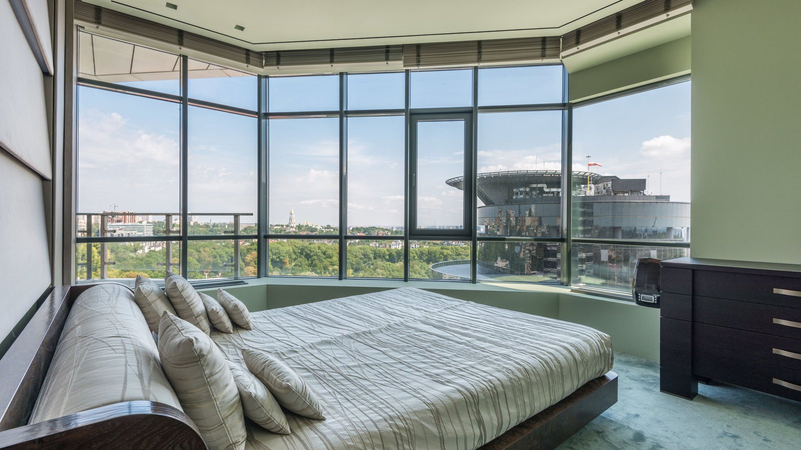 The Eleanor Skyline Bedroom
